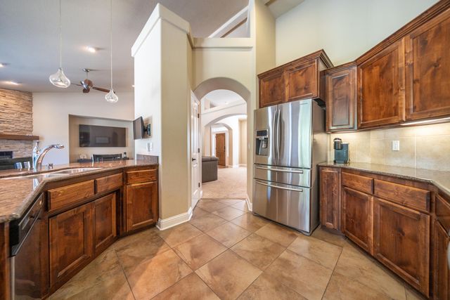 3200 Miramar Way, Redding, CA 96001