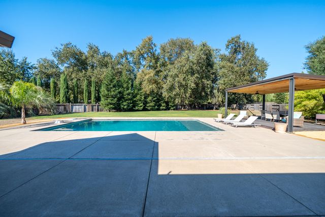 3200 Miramar Way, Redding, CA 96001