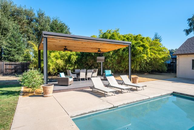 3200 Miramar Way, Redding, CA 96001