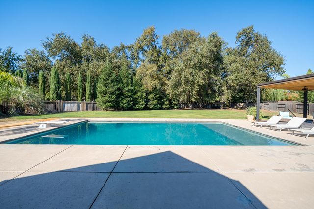 3200 Miramar Way, Redding, CA 96001