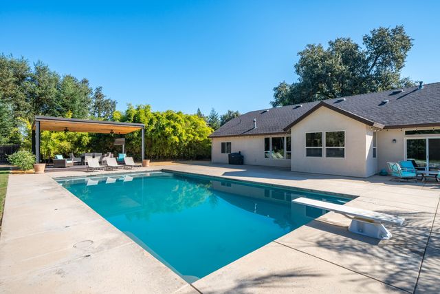 3200 Miramar Way, Redding, CA 96001