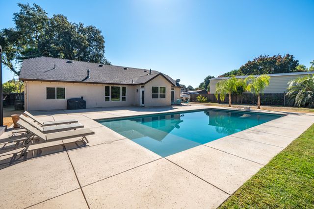 3200 Miramar Way, Redding, CA 96001