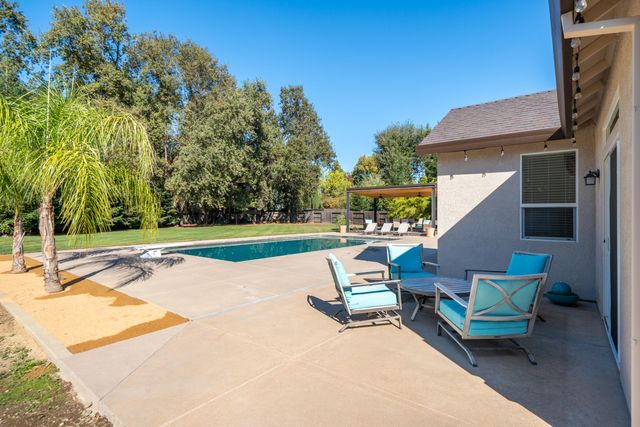 3200 Miramar Way, Redding, CA 96001