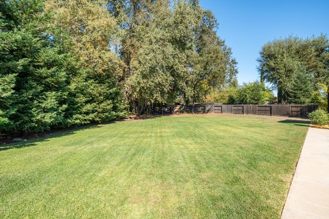 3200 Miramar Way, Redding, CA 96001