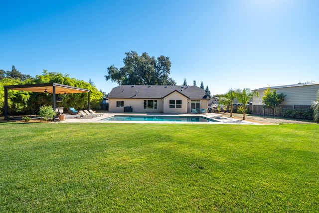 3200 Miramar Way, Redding, CA 96001