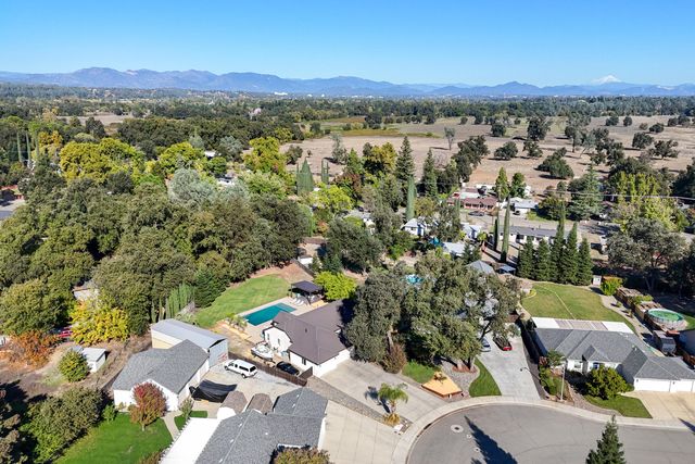 3200 Miramar Way, Redding, CA 96001