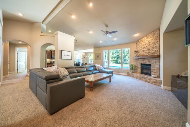 3200 Miramar Way, Redding, CA 96001