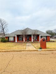 2008 W 8th Street, Russellville, AR 72801