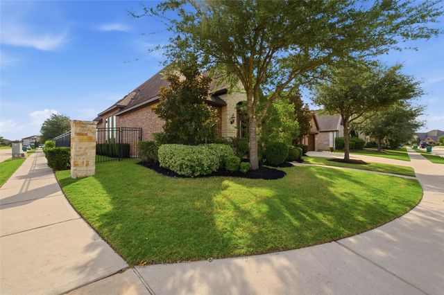 19526 Rockview Ledge Lane, Cypress, TX 77433