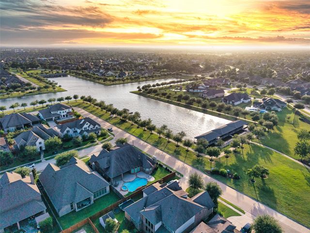 19526 Rockview Ledge Lane, Cypress, TX 77433