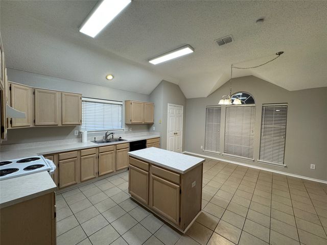 4629 Lincolnshire Drive, Grand Prairie, TX 75052