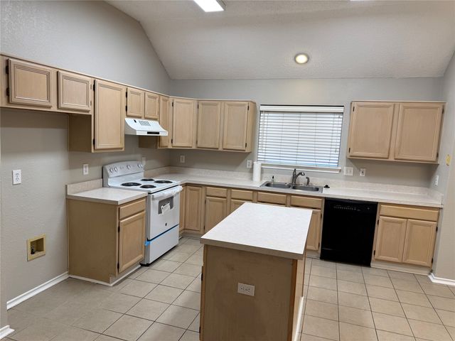 4629 Lincolnshire Drive, Grand Prairie, TX 75052