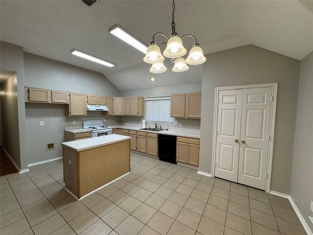 4629 Lincolnshire Drive, Grand Prairie, TX 75052