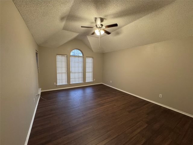 4629 Lincolnshire Drive, Grand Prairie, TX 75052