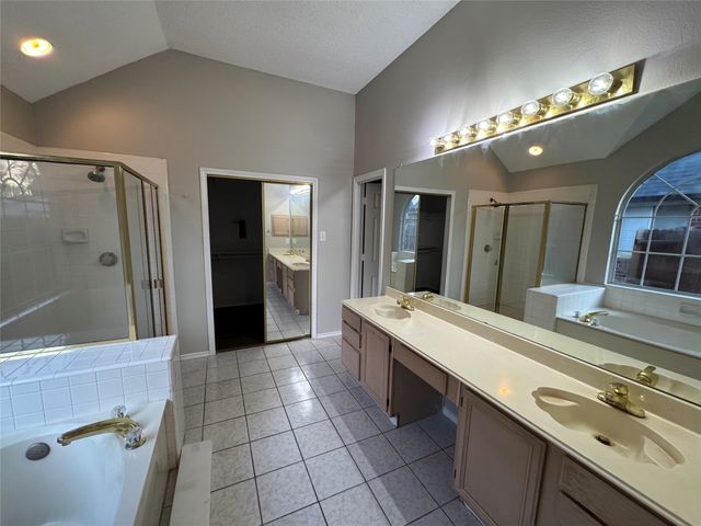 4629 Lincolnshire Drive, Grand Prairie, TX 75052