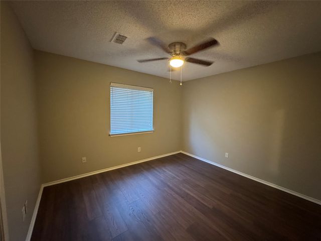 4629 Lincolnshire Drive, Grand Prairie, TX 75052