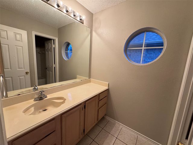 4629 Lincolnshire Drive, Grand Prairie, TX 75052