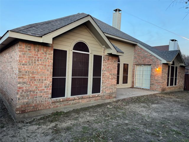 4629 Lincolnshire Drive, Grand Prairie, TX 75052