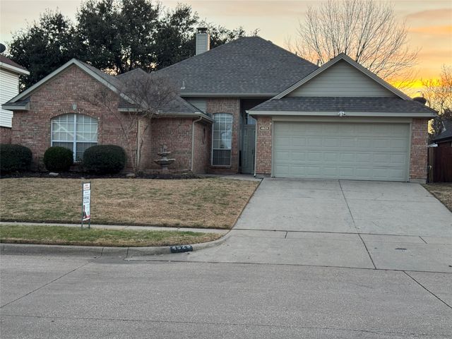 4629 Lincolnshire Drive, Grand Prairie, TX 75052