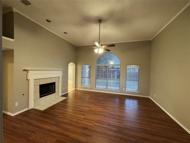 4629 Lincolnshire Drive, Grand Prairie, TX 75052