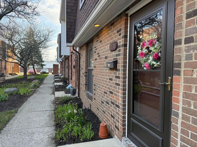 1916 Willoway Circle S, Columbus, OH 43220