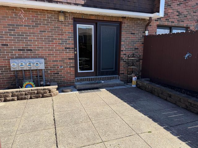 1916 Willoway Circle S, Columbus, OH 43220