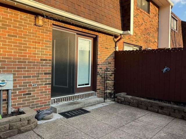 1916 Willoway Circle S, Columbus, OH 43220