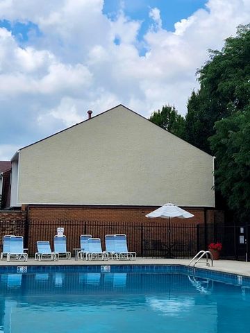 1916 Willoway Circle S, Columbus, OH 43220