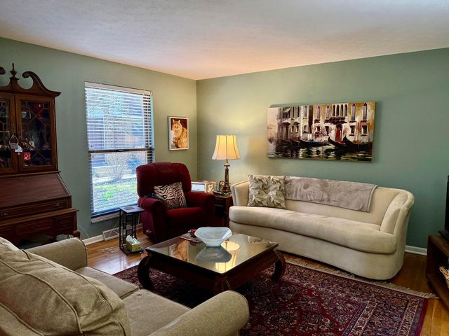 1916 Willoway Circle S, Columbus, OH 43220