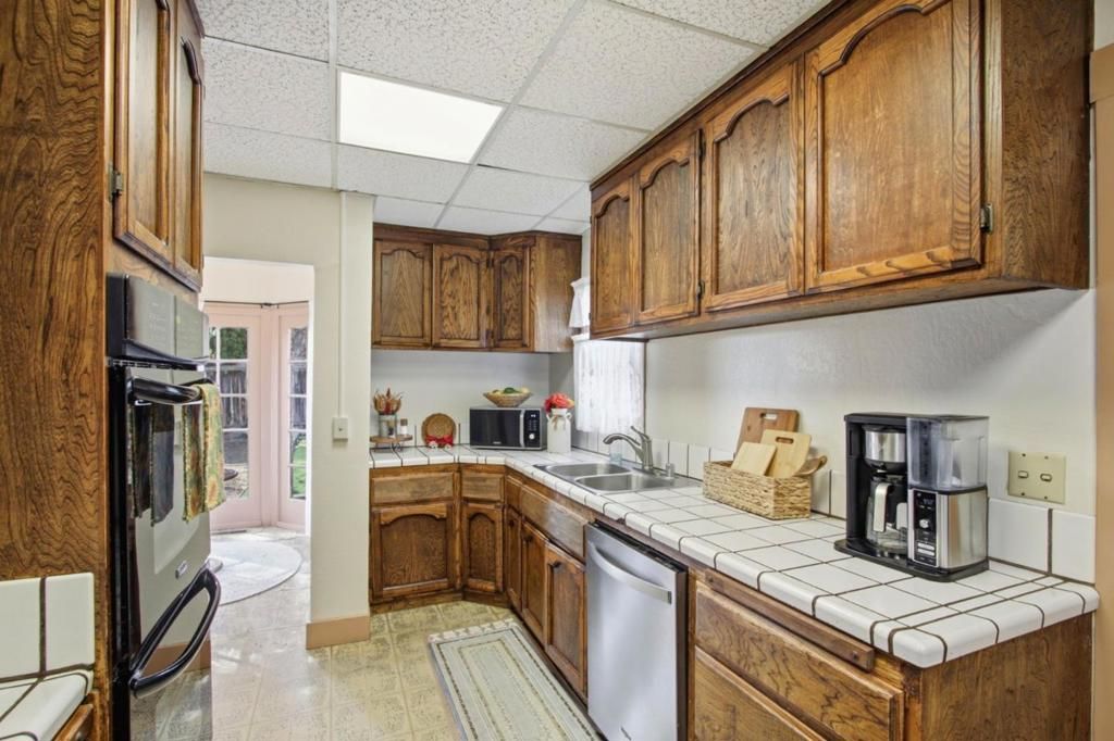 Image 14 of property listing at 10625 Merriman Road, Cupertino, CA 95014