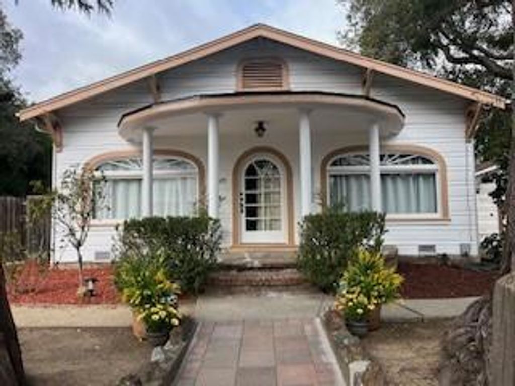 Image 2 of property listing at 10625 Merriman Road, Cupertino, CA 95014