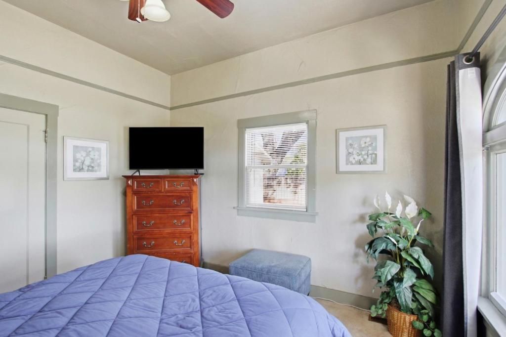 Image 23 of property listing at 10625 Merriman Road, Cupertino, CA 95014