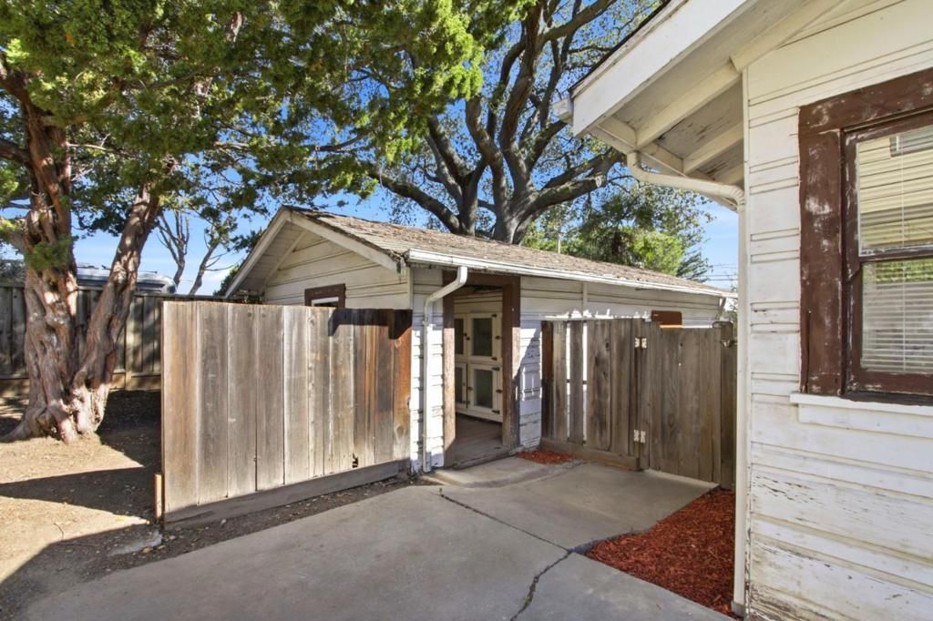 Image 31 of property listing at 10625 Merriman Road, Cupertino, CA 95014