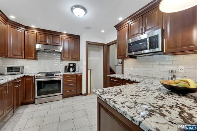 15-10 Mandon Place, Fair Lawn, NJ 07410