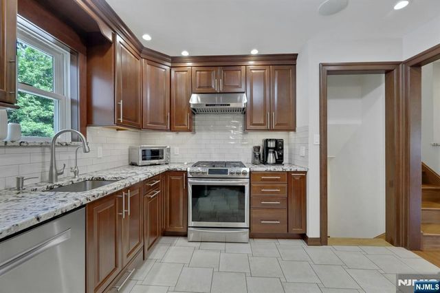 15-10 Mandon Place, Fair Lawn, NJ 07410
