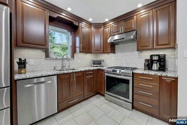 15-10 Mandon Place, Fair Lawn, NJ 07410
