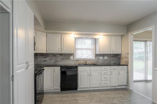 9408 E 81st Terrace, Raytown, MO 64138