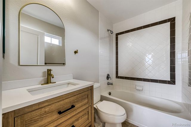 3280 S Malaya Court, Aurora, CO 80013