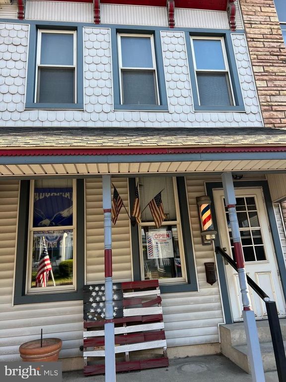 233 BROAD ST W, Tamaqua, PA 18252