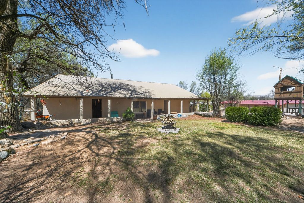 25 Camino De Casimiro, Espanola, NM 87532