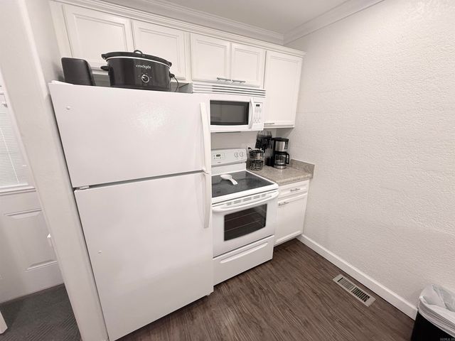 104 Chelsea Dr Apt 13, Fairfield Bay, AR 72088