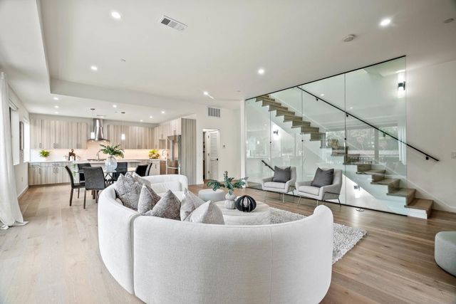 924 Woodside Road, Redwood City, CA 94061