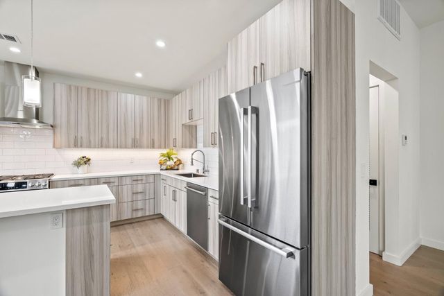 924 Woodside Road, Redwood City, CA 94061