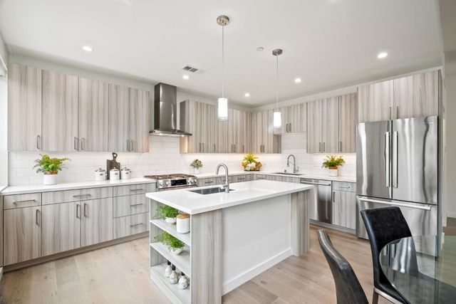 924 Woodside Road, Redwood City, CA 94061