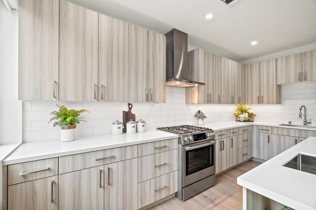 924 Woodside Road, Redwood City, CA 94061