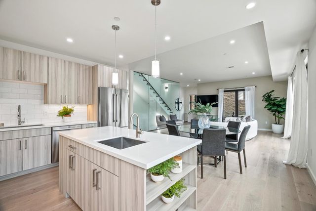 924 Woodside Road, Redwood City, CA 94061