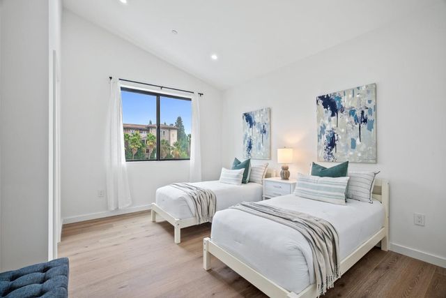 924 Woodside Road, Redwood City, CA 94061