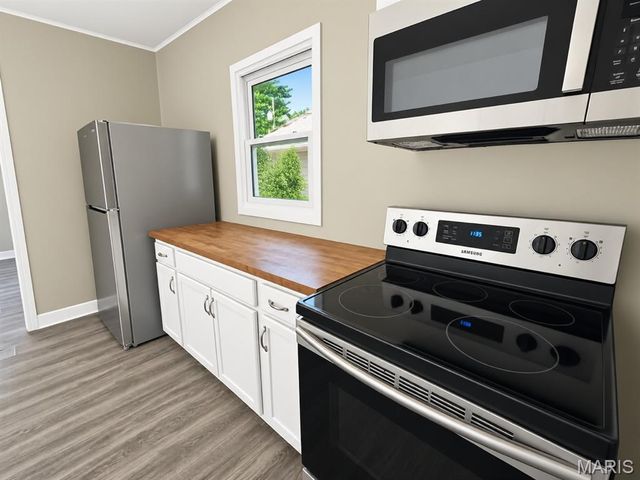 292 S 14th Street, Wood River, IL 62095