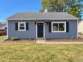 292 S 14th Street, Wood River, IL 62095