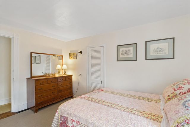 718 Montauk Highway, East Quogue, NY 11942